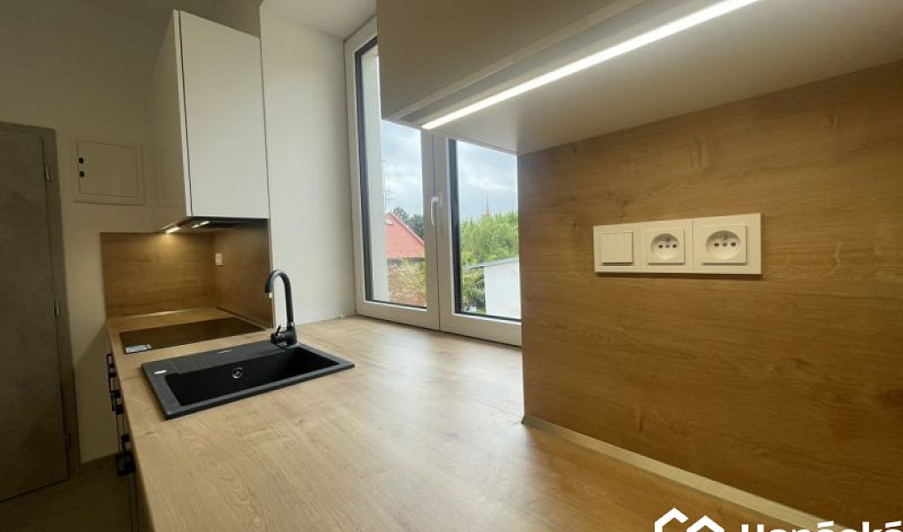 Pronájem bytu 1+kk 29 m², Hulín – náhled fotky 6