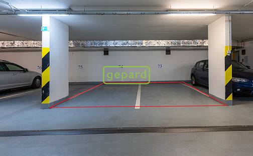 Prodej dvou garážových stání a dvou sklepů 1,8 a 1,9m2, Praha 10 - Slunečný Vršek, náměstí Přátelství, Praha 10 - Hostivař