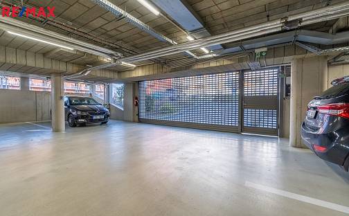 Pronájem garážového stání 15 m2, Praha 9- Střížkov, Zakšínská, Praha 9 - Střížkov