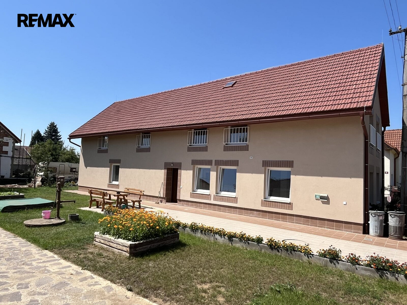 Prodej domu 235 m² s pozemkem 380 m² – fotografie 2