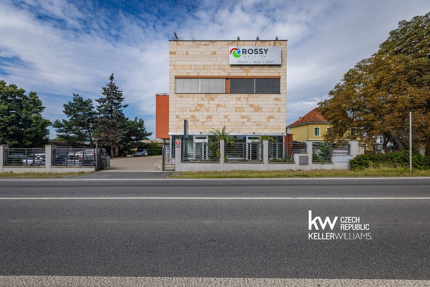 Pronájem obchodních prostor 325 m²