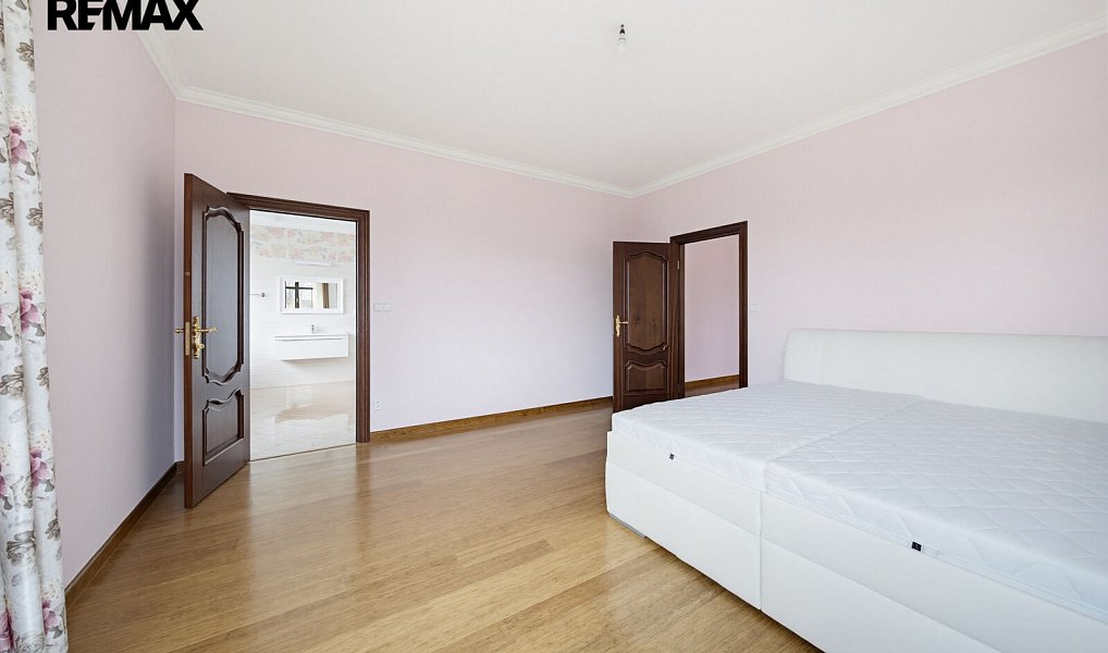 Prodej domu 363 m² s pozemkem 1 608 m², Jesenice – náhled fotky 27