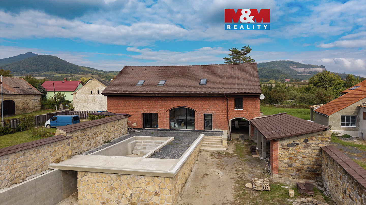 Prodej domu 329 m² s pozemkem 1 756 m²