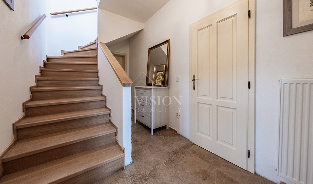 Prodej domu 190 m² s pozemkem 1 831 m², Kolinec – náhled fotky 9