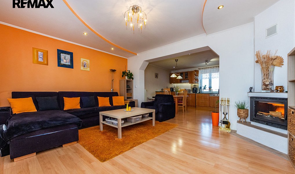 Prodej ubytovacího objektu 309 m², Kněževes – náhled fotky 7