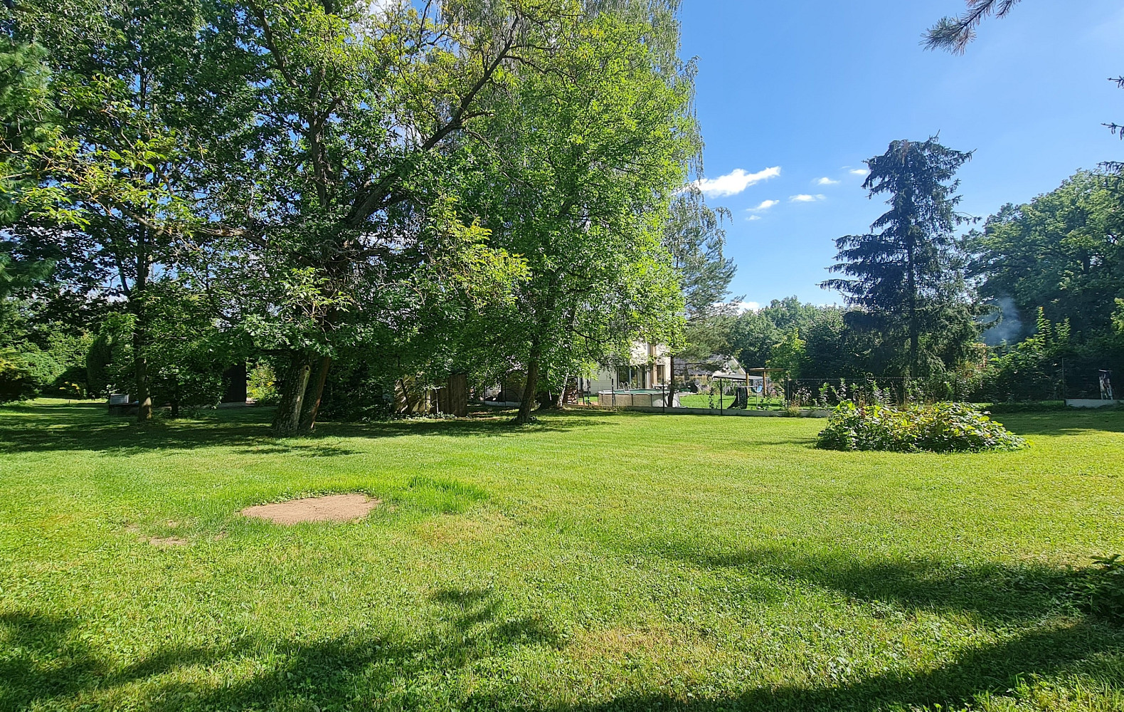 Prodej stavebního pozemku 1 018 m² – fotografie 2