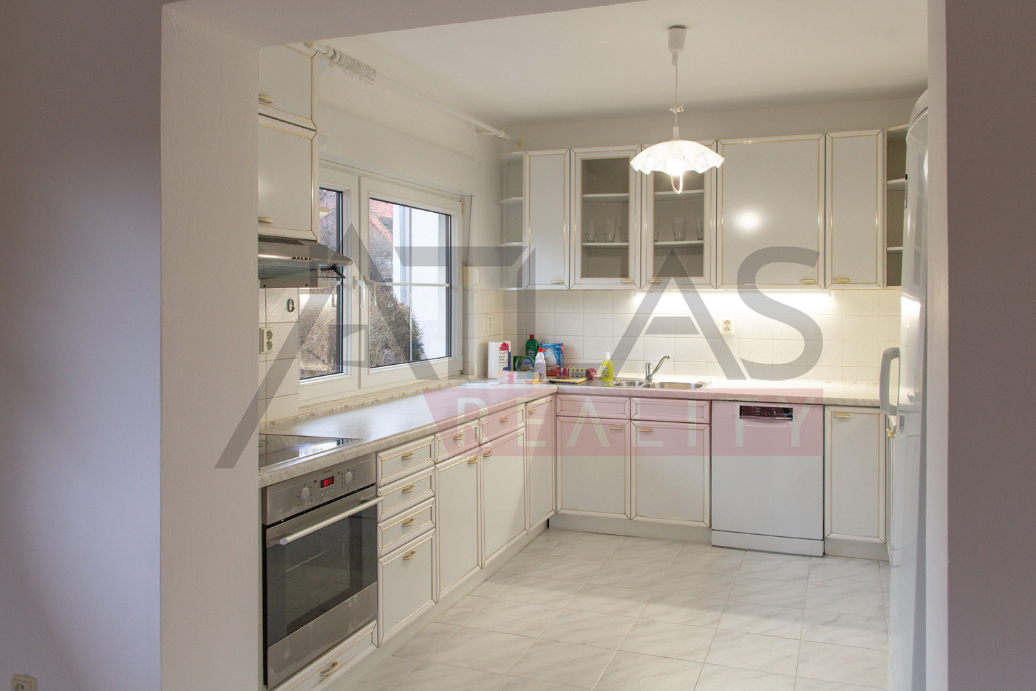 Pronájem domu 365 m² s pozemkem 650 m² – fotografie 3