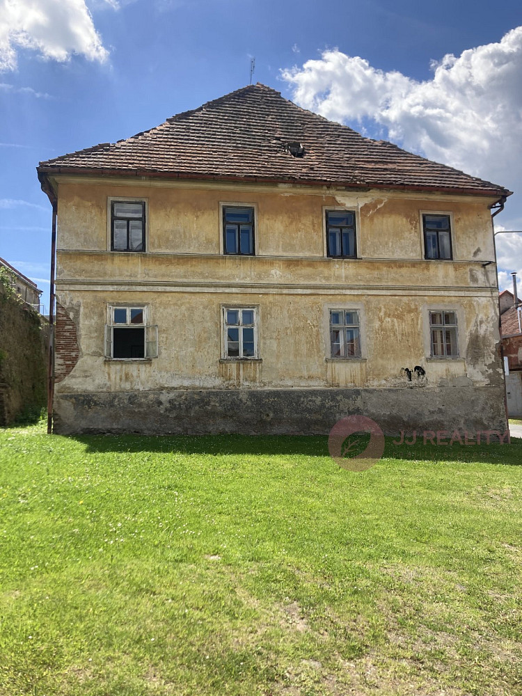 Prodej domu 950 m² s pozemkem 200 m²