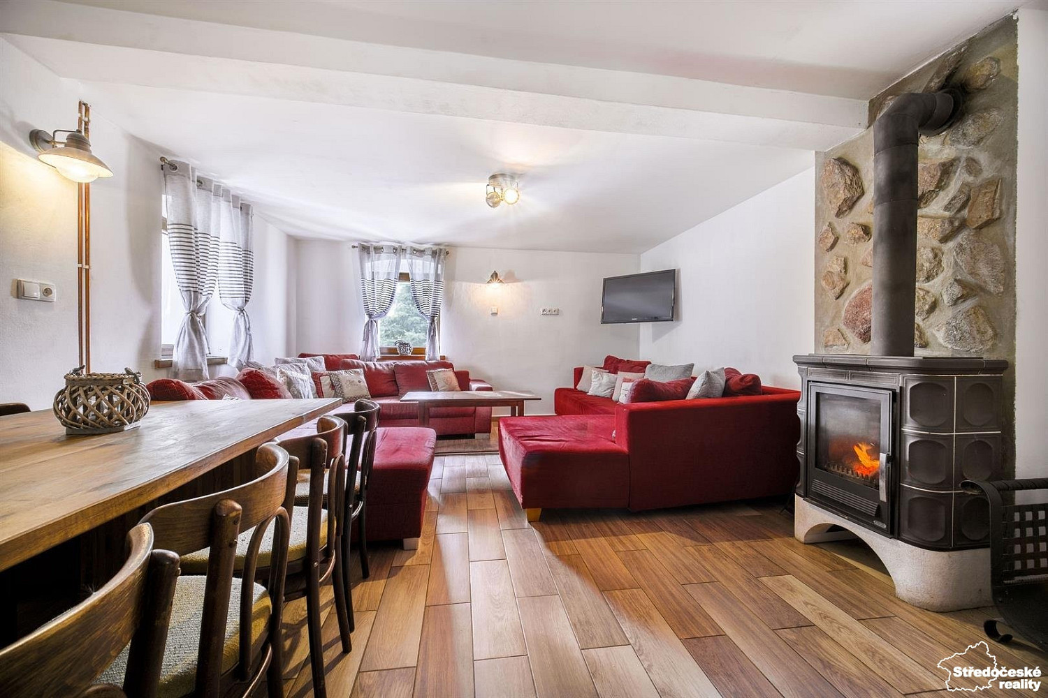 Prodej domu 240 m² s pozemkem 721 m² – fotografie 2
