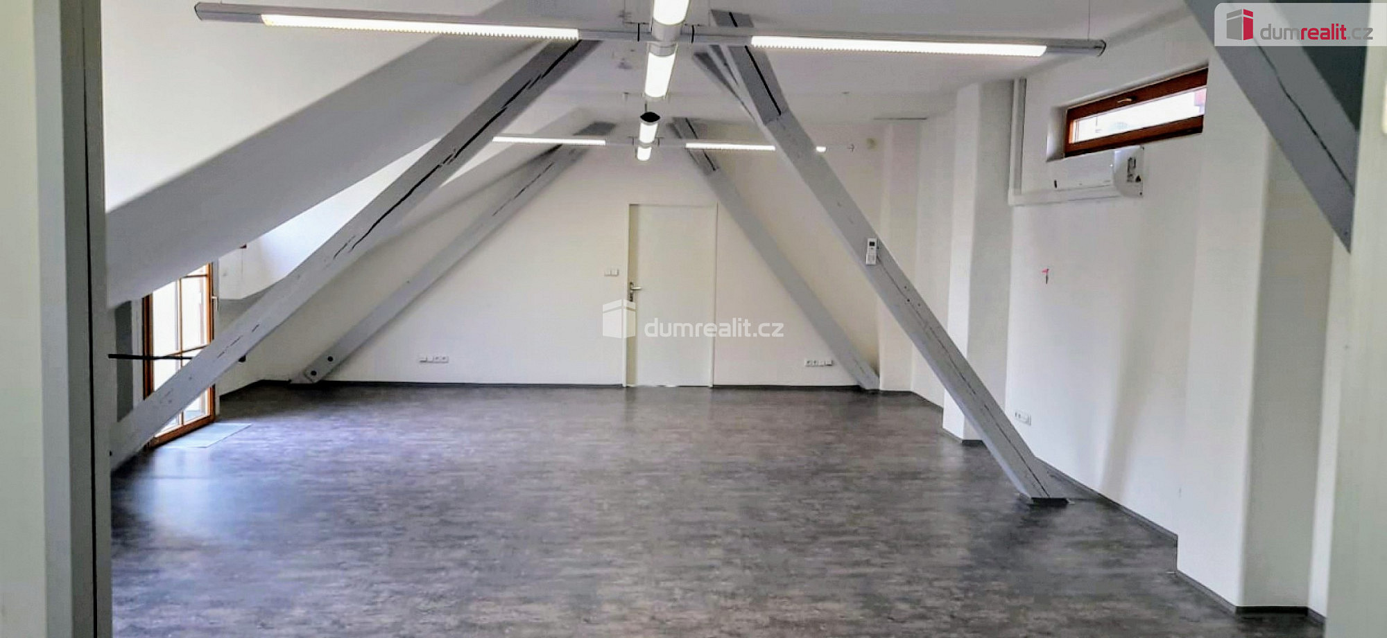 Pronájem kanceláře 120 m² — photo 4