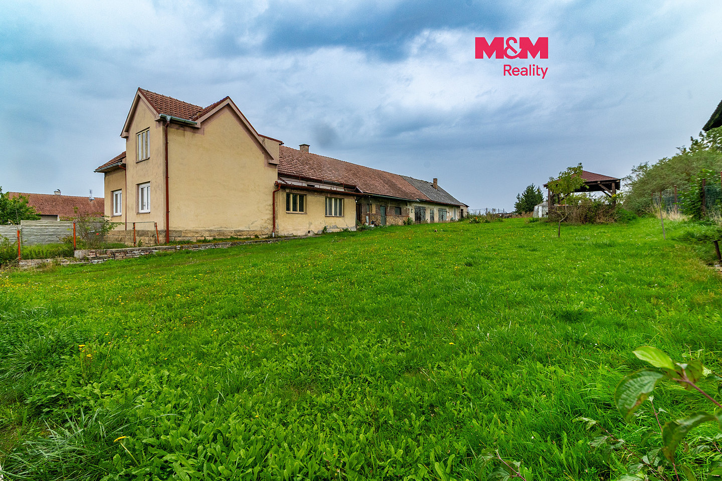 Prodej stavebního pozemku 2 169 m²