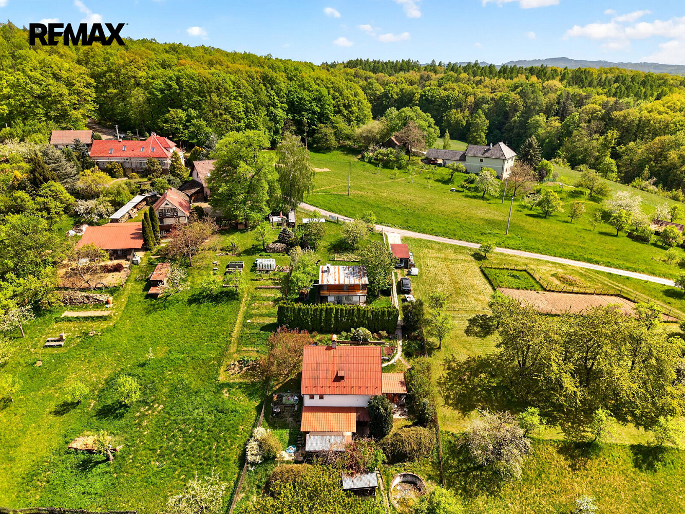 Prodej stavebního pozemku 708 m² – fotografie 3