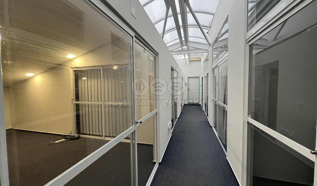Pronájem kanceláře 26 m², Jindřichův Hradec – náhled fotky 2