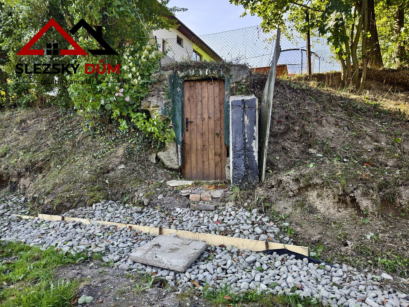 Prodej stavebního pozemku 1 371 m² – další