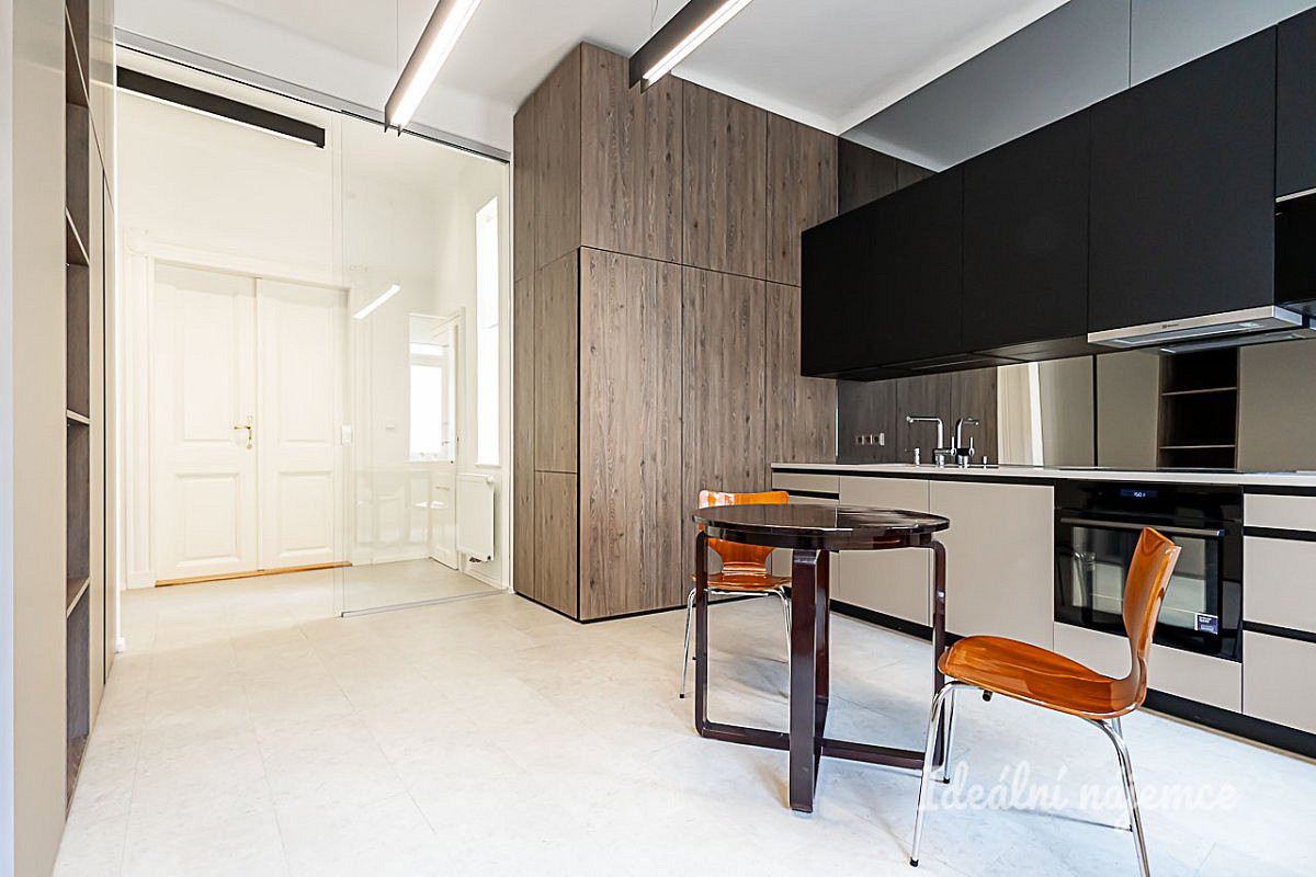 Pronájem bytu 2+1 70 m² – fotografie 3