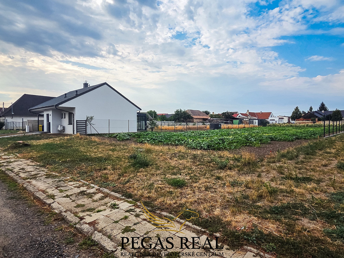 Prodej stavebního pozemku 1 332 m²