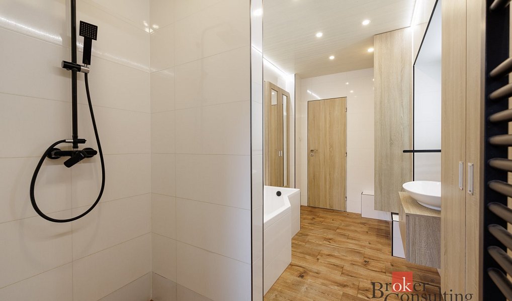 Prodej domu 286 m² s pozemkem 868 m², Žatec – náhled fotky 27