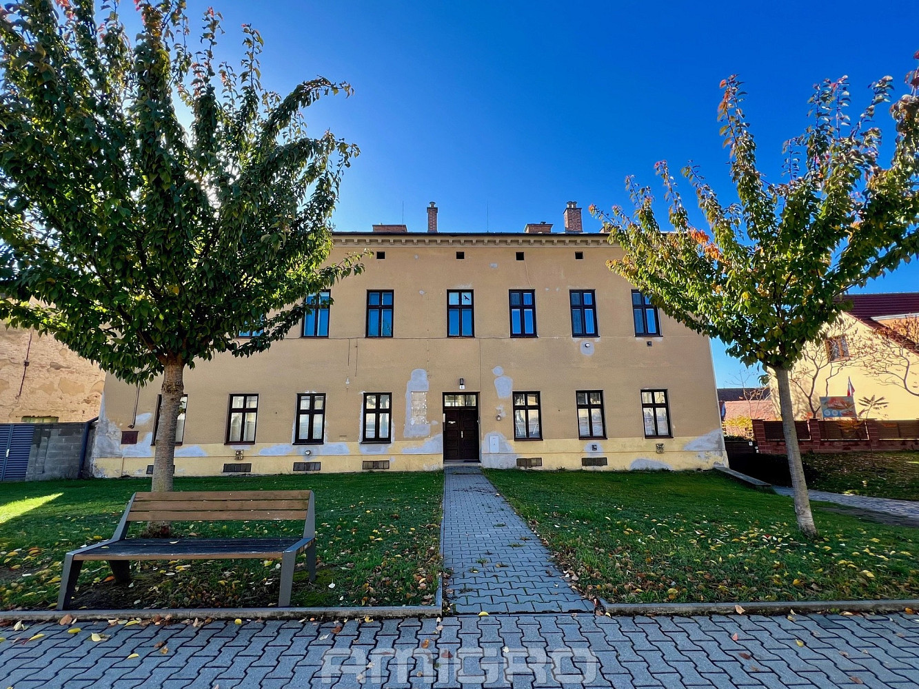Prodej domu 1 000 m² s pozemkem 1 202 m²
