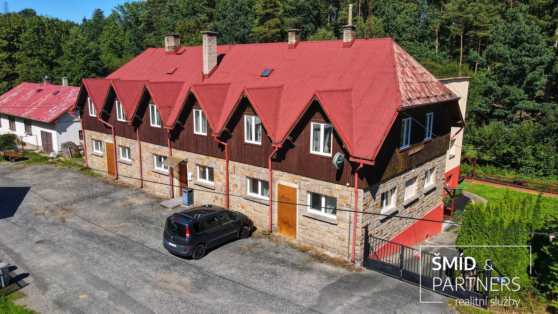 Prodej domu 828 m² s pozemkem 2 020 m²