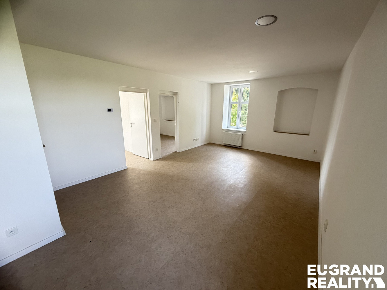 Pronájem bytu 3+kk 58 m² – fotografie 2