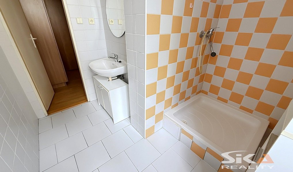 Prodej bytu 1+kk 34 m², Louny – náhled fotky 7