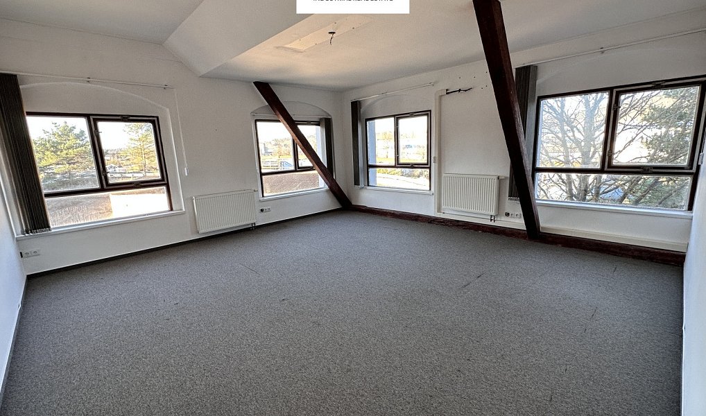 Prodej skladovacích prostor 1 088 m², Králův Dvůr – náhled fotky 8