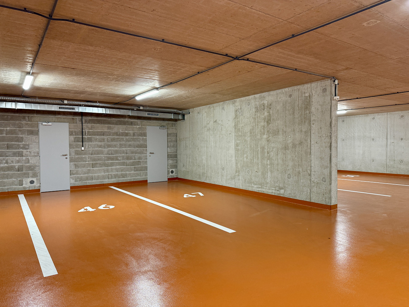 Garážové stání 18 m2 + zděný sklep 3 m2 - k dispozici ihned. – fotografie 4