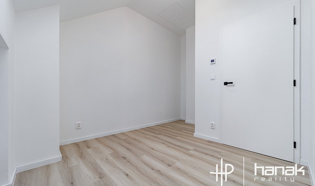 Pronájem bytu 3+kk 85 m², Velký Újezd – náhled fotky 4