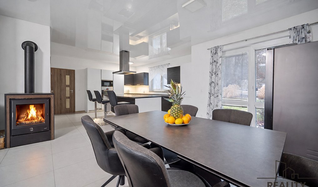 Prodej domu 200 m² s pozemkem 1 061 m², Choltice – náhled fotky 13