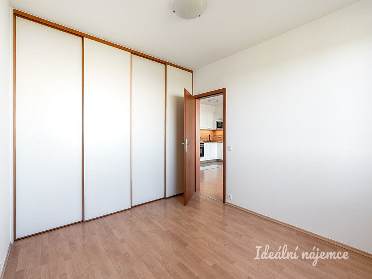 Pronájem bytu 2+kk 68 m² – fotografie 3