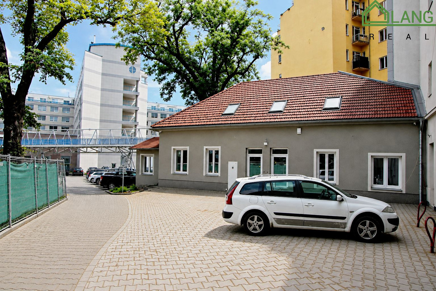 Pronájem komerčního objektu (jiného typu) 120 m² – fotografie 5