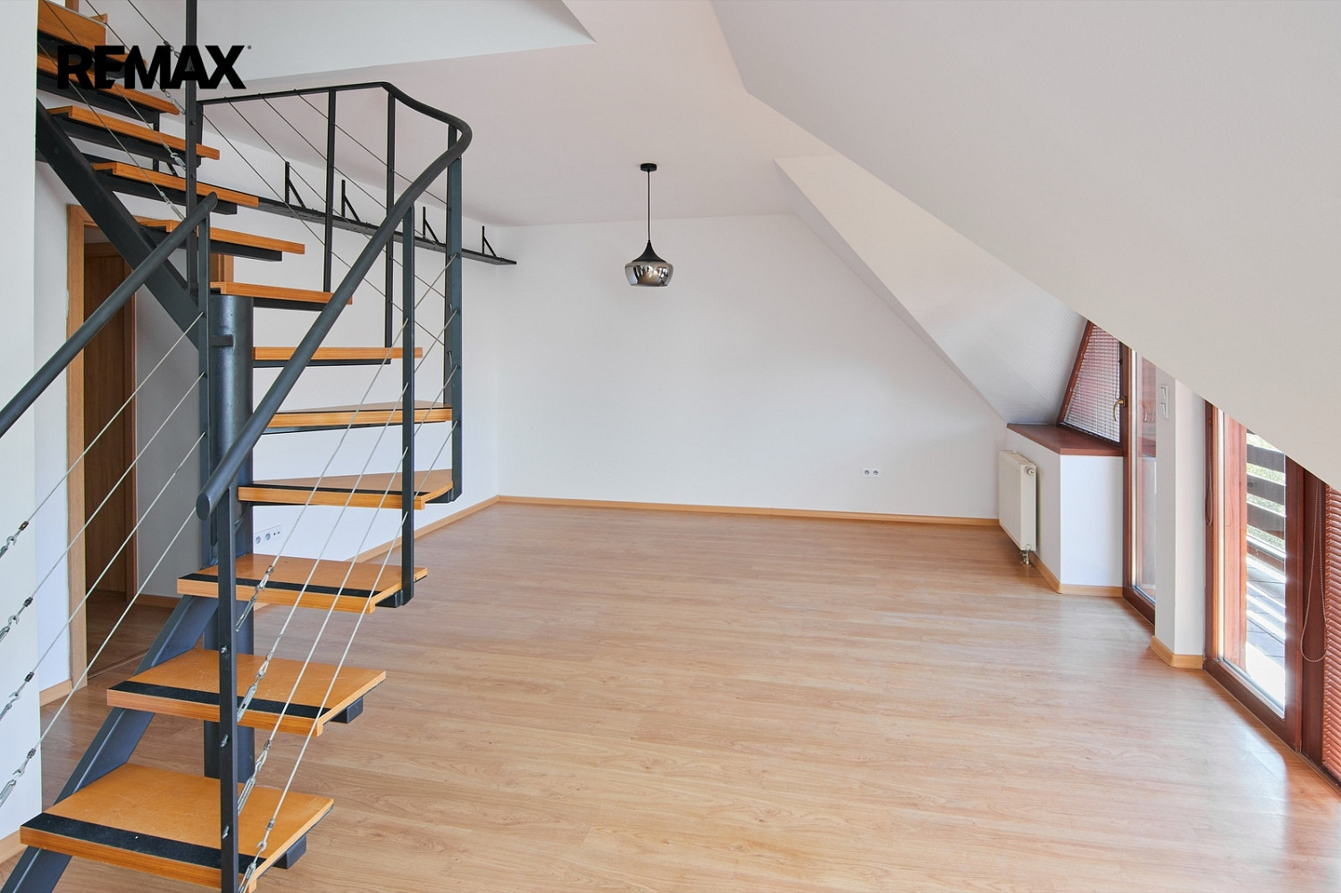 Pronájem bytu 4+kk 99 m² - Widok 3
