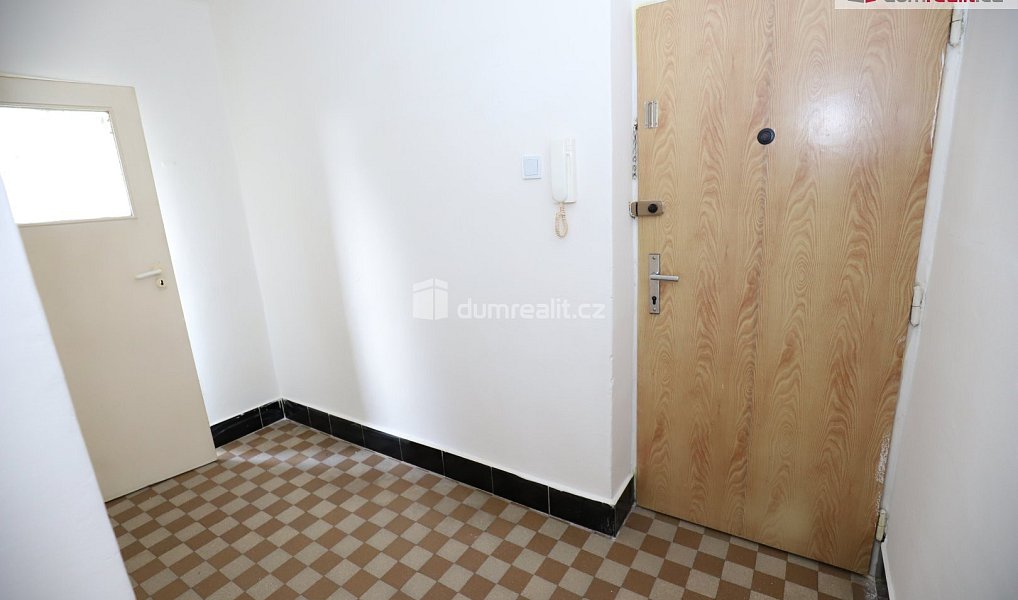 Pronájem bytu 2+1 65 m², Ostrov – náhled fotky 5