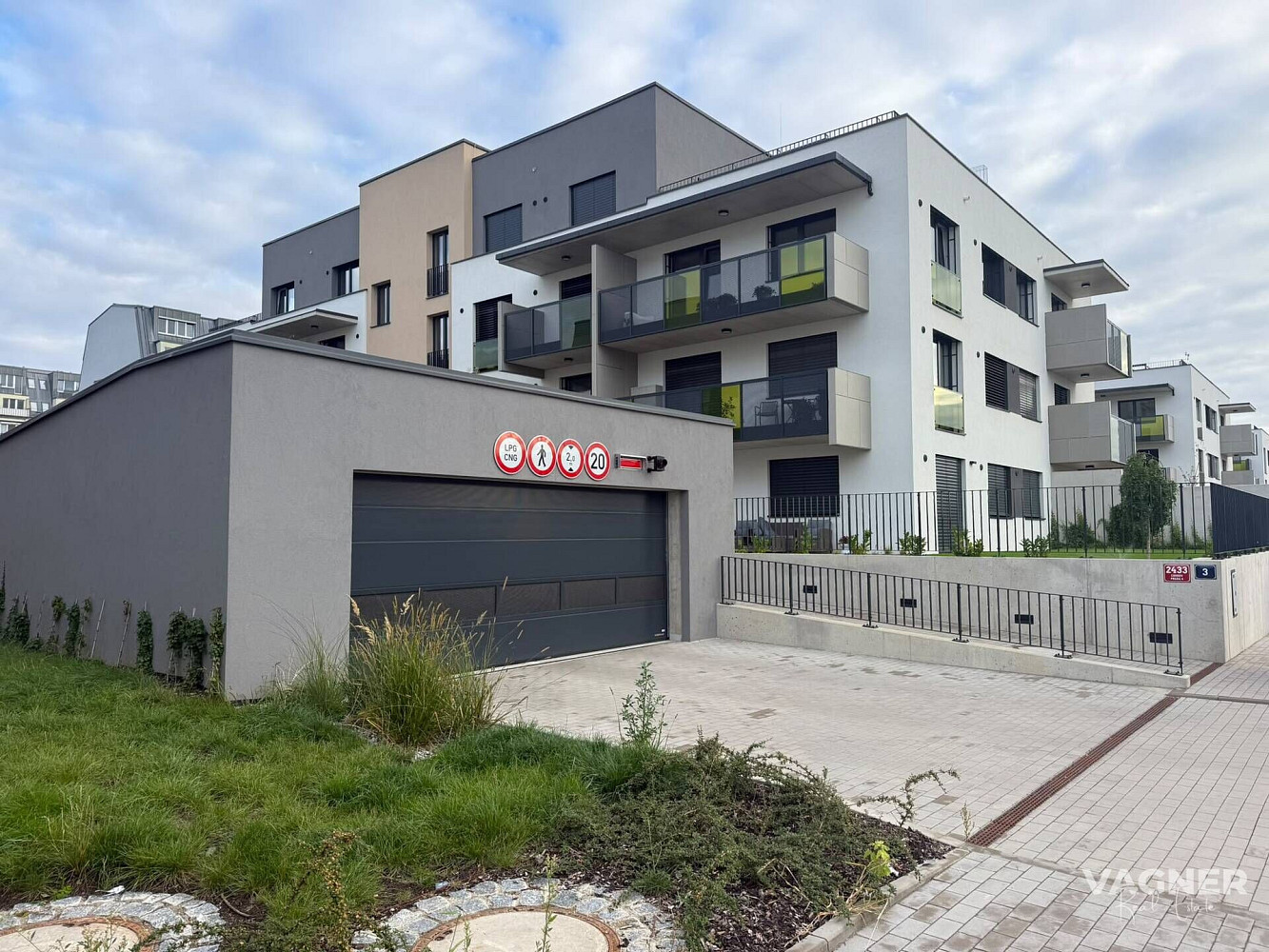 Prodej garážové stání v novostavbě, 18 m2, ulice Nebřenická, Praha 11 - Chodov – fotografie 2