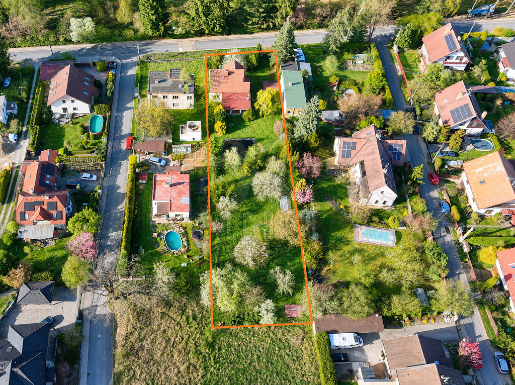 Prodej stavebního pozemku 2 048 m²
