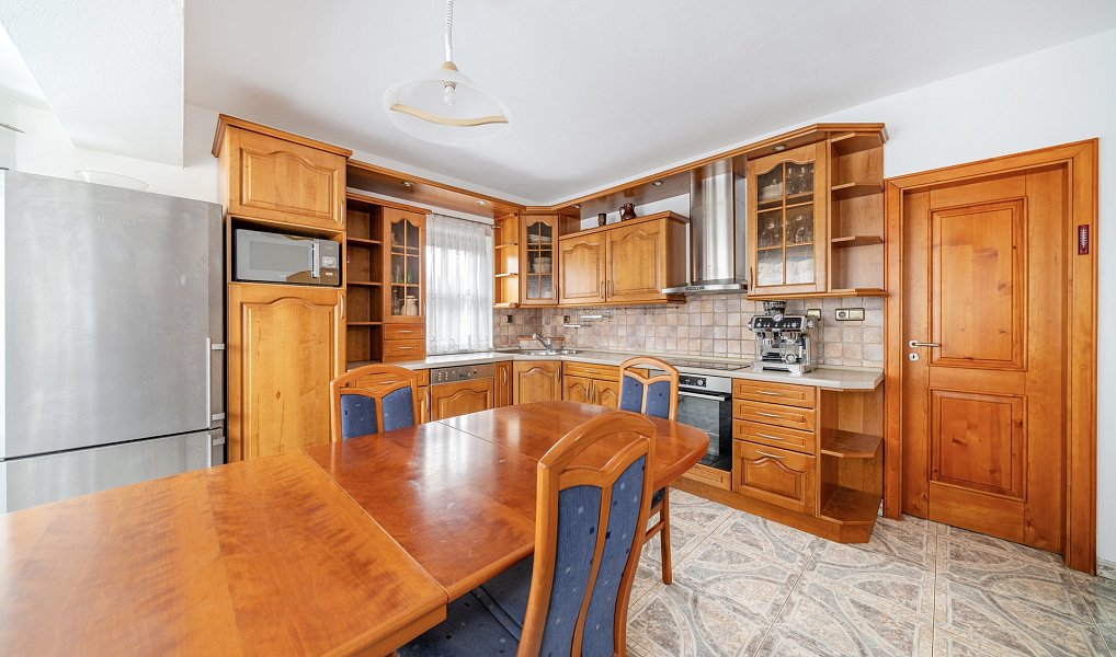 Prodej domu 566 m² s pozemkem 1 443 m², Nová Pec – náhled fotky 5