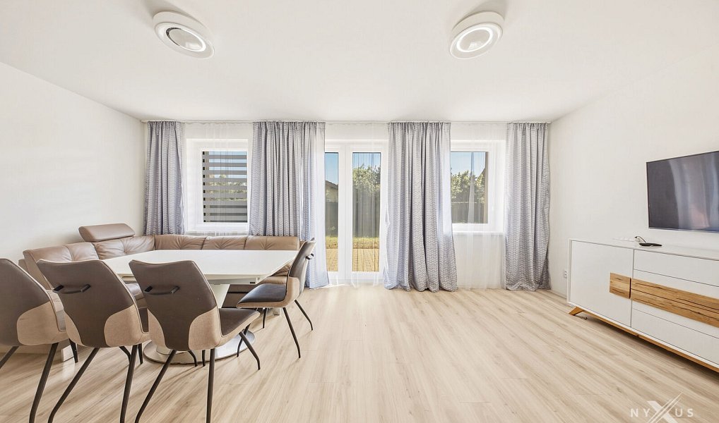 Pronájem domu 138 m² s pozemkem 1 024 m², Postřižín – náhled fotky 10