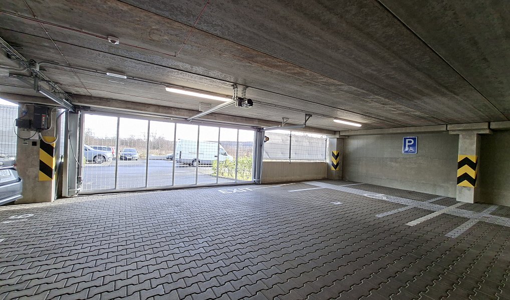 Pronájem krytého garážového stání 12,5m2, Praha 9 - ul. Bryksova, Praha – náhled fotky 3