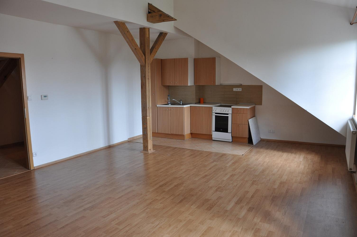 Pronájem bytu 1+1 56 m² – fotografie 2