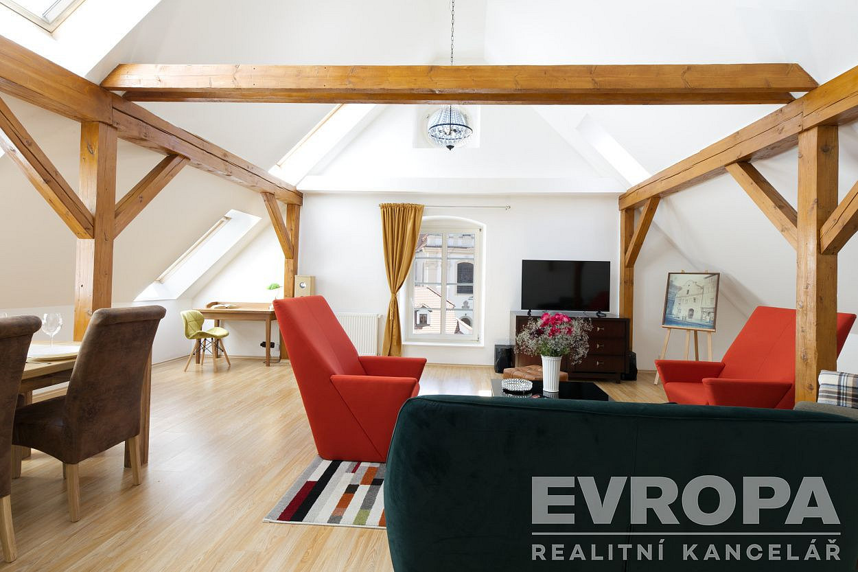 Pronájem bytu 3+1 95 m² - Widok 4