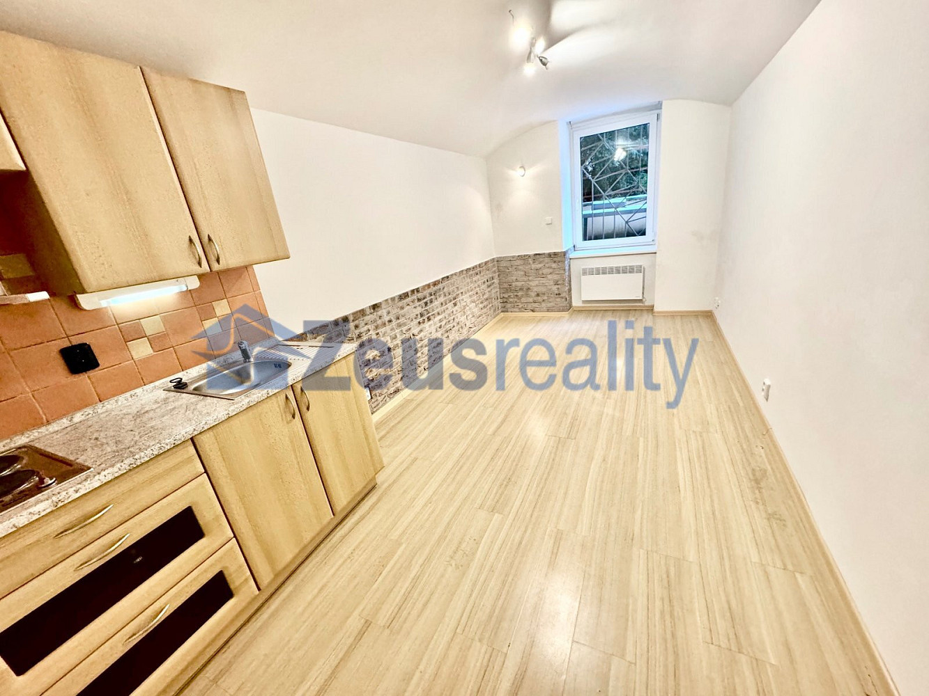 Pronájem kanceláře 25 m² – fotografie 2