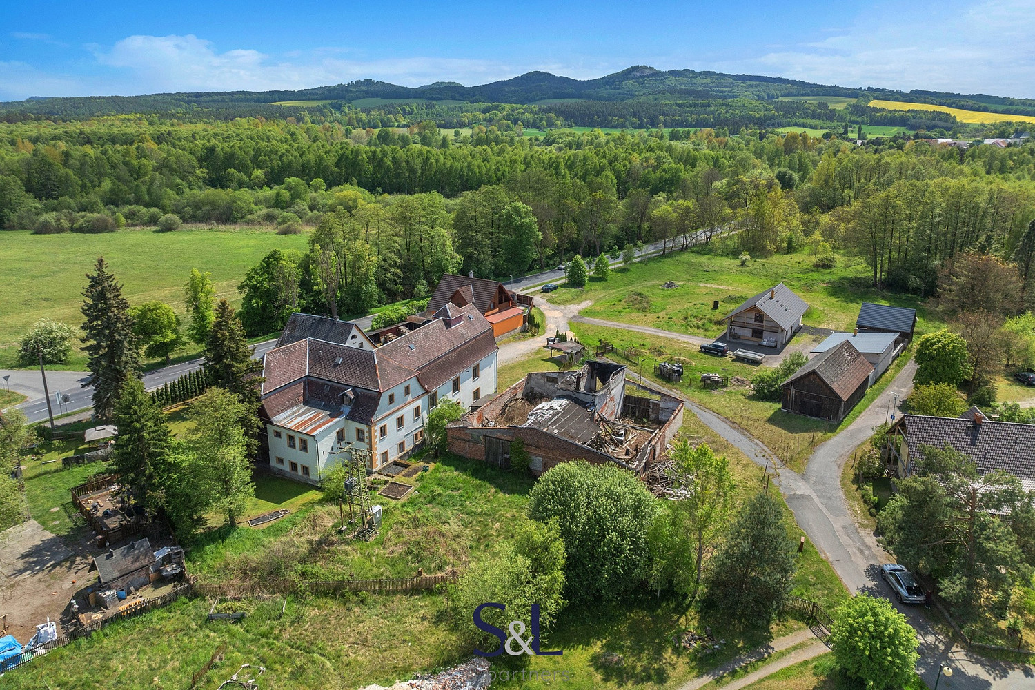 Prodej stavebního pozemku 2 111 m²