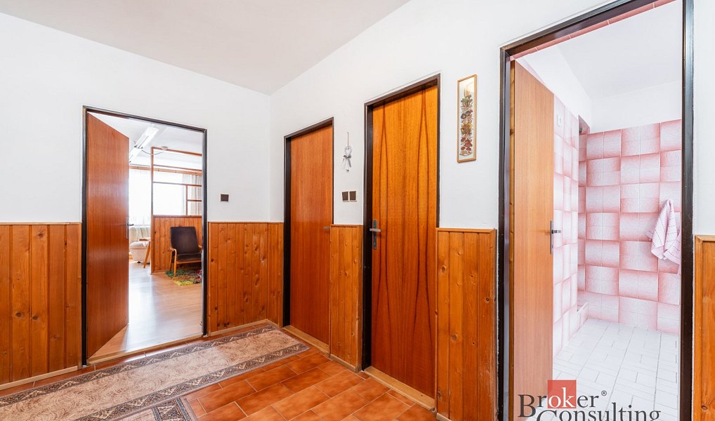 Prodej domu 255 m² s pozemkem 1 050 m², Pila – náhled fotky 9