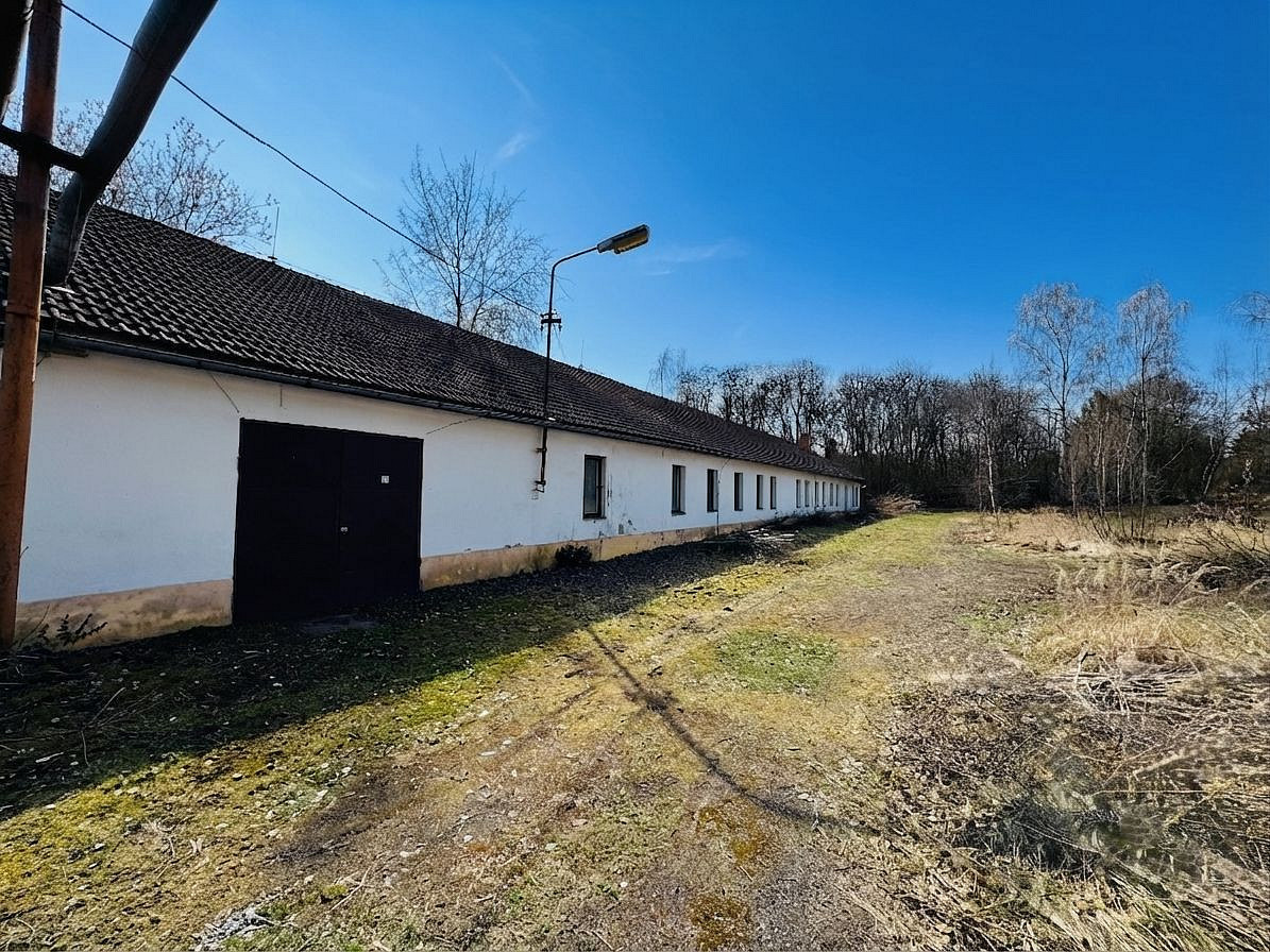 Pronájem skladovacích prostor 511 m²