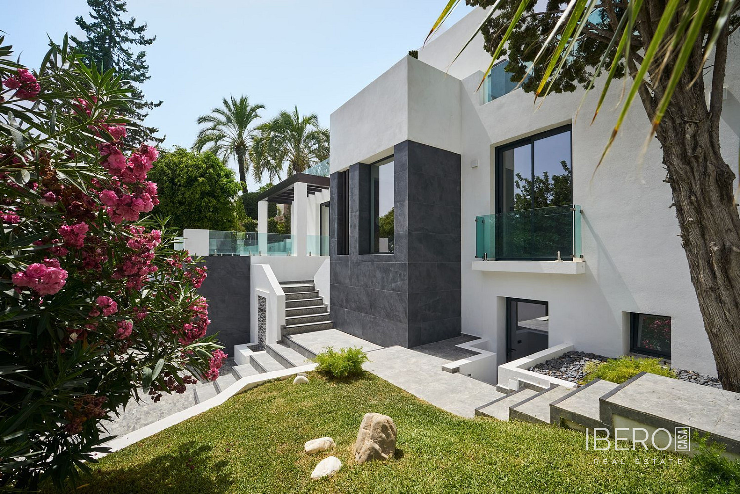 Prodej domu 390 m² s pozemkem 1 026 m²