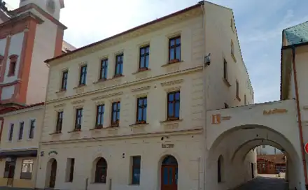 Pronájem bytu 2+1 61 m², náměstí 1. Máje, Chomutov