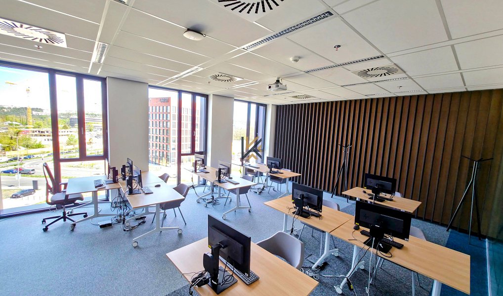 Pronájem kanceláře 564 m², Praha – náhled fotky 2