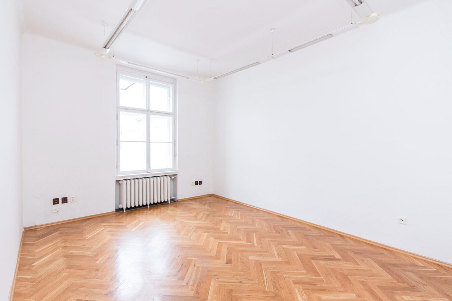 Pronájem kanceláře 40 m² – fotografie 3