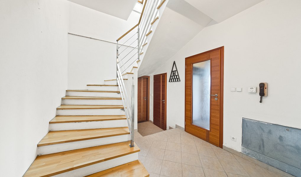 Prodej domu 178 m² s pozemkem 1 100 m², Praha – náhled fotky 4