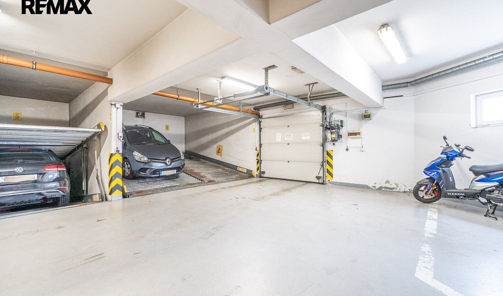 Prodej garážového stání 12 m2, Praha 8 - Libeň, Praha – náhled fotky 2